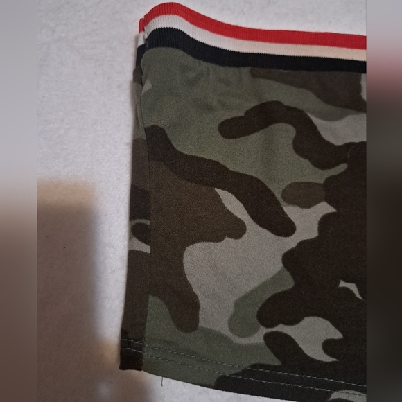 3/$15 Streetwear  society camo crop top - Picture 3 of 4